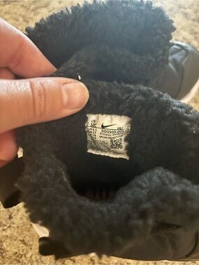 Nike Kids Black Fuzzy-Lined Snow Boot